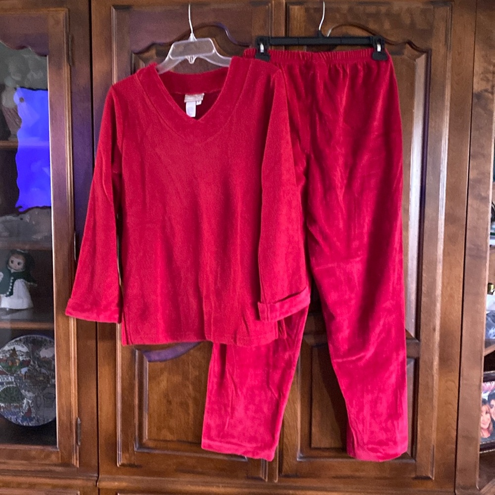 NWOT Trimmed, velour pant set red